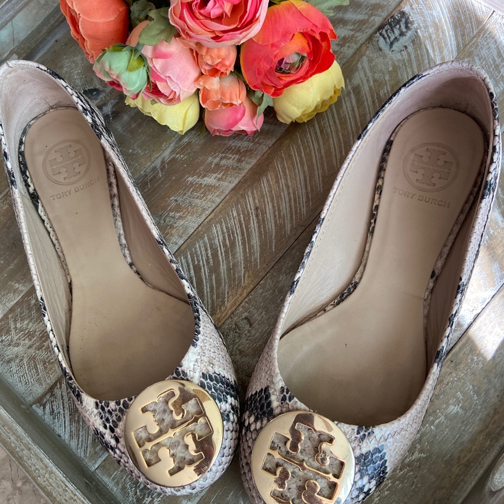 Flat shoes